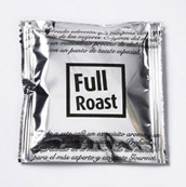 Natural Full Roast: Mezcla de cafés de tueste natural en monodosis de 7g (70% arábicas lavados – 30% Brasil Bourbon).